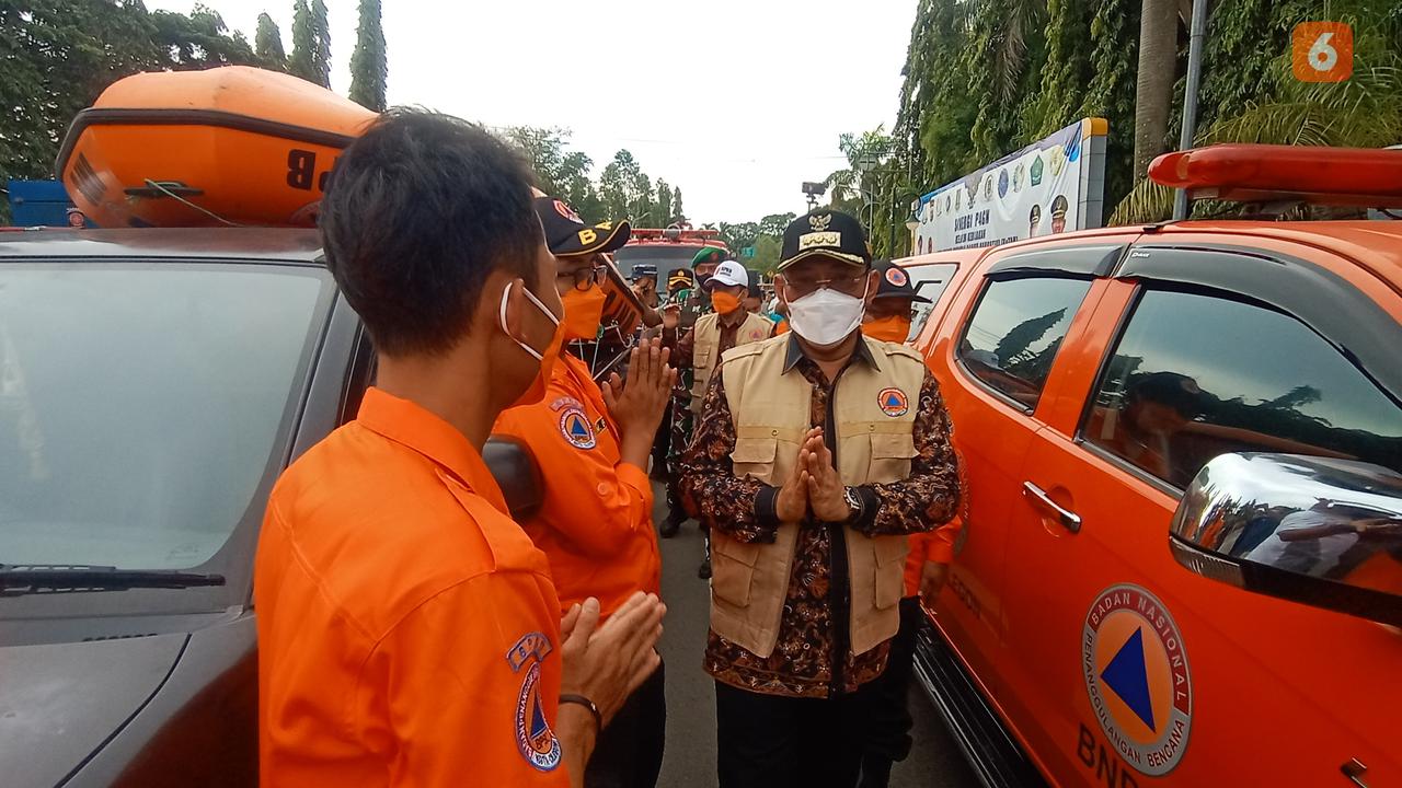 Walikota Cilegon, Helldy Agustian, Saat Meninjau Kesiapsiagaan Bencana. (Jumat, 03/12/2021). (Liputan6.com/Yandhi Deslatama).