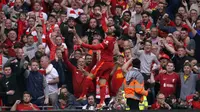 Pemain Liverpool Mohamed Salah melakukan selebrasi usai mencetak gol ke gawang Wolverhampton Wanderers pada pertandingan sepak bola Liga Inggris di Stadion Anfield, Liverpool, Inggris, 22 Mei 2022. Liverpool menang 3-1 atas Wolverhampton Wanderers. (AP Photo/Jon Super)