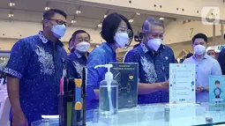 Wakil Presiden Direktur BCA Suwignyo Budiman dan jajaran Direktur BCA meninjau stand BCA Expoversary 2022 di ICE BSD, Tangerang, Kamis (10/3/2022). BCA Expo menghadirkan promo menarik produk BCA yang bertujuan untuk memudahkan masyarakat dalam memiliki kendaraan dan hunian. (Liputan6.com/HO/Eko)