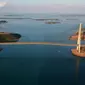 Foto udara pemandangan dari jembatan Barelang di Batam, Kepulauan Riau, Senin (7/5). Jembatan ini menghubungkan menghubungkan pulau Batam dengan Pulau Tonton, Pulau Nipah, Pulau Rempang, Pulau Galang dan Pulau Galang Baru. (Liputan6.com/Arya Manggala)