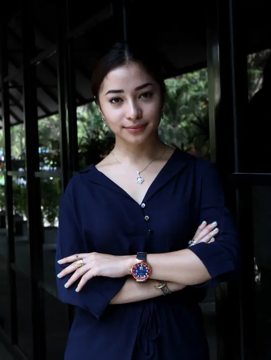 Bukan lantaran Nikita pernah kecewa karena keluh kesahnya dibocorkan orang lain, memang sejak kecil dulu dia mengaku tidak penah curhat ke selain mama. (Wimbarsana Kewas/Bintang.com)