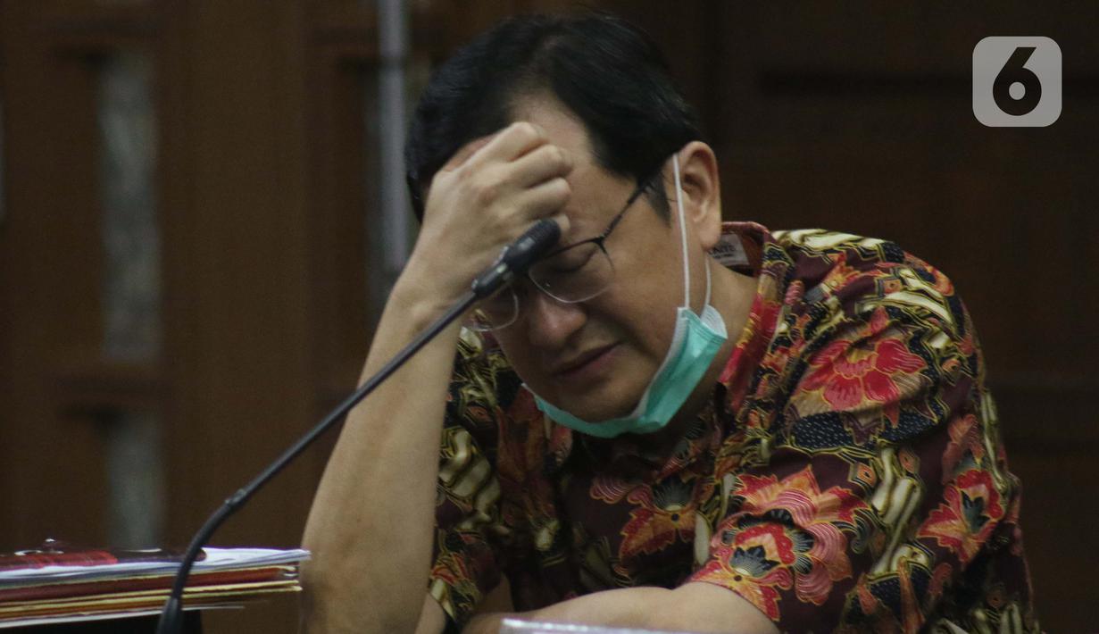 Terdakwa kasus dugaan korupsi di PT Asuransi Jiwasraya dari kalangan pengusaha, Benny Tjokrosaputro saat menjalani sidang lanjutan di Pengadilan Tipikor Jakarta, Senin (6/7/2020). Sidang mendengar keterangan saksi. (Liputan6.com/Helmi Fithriansyah)