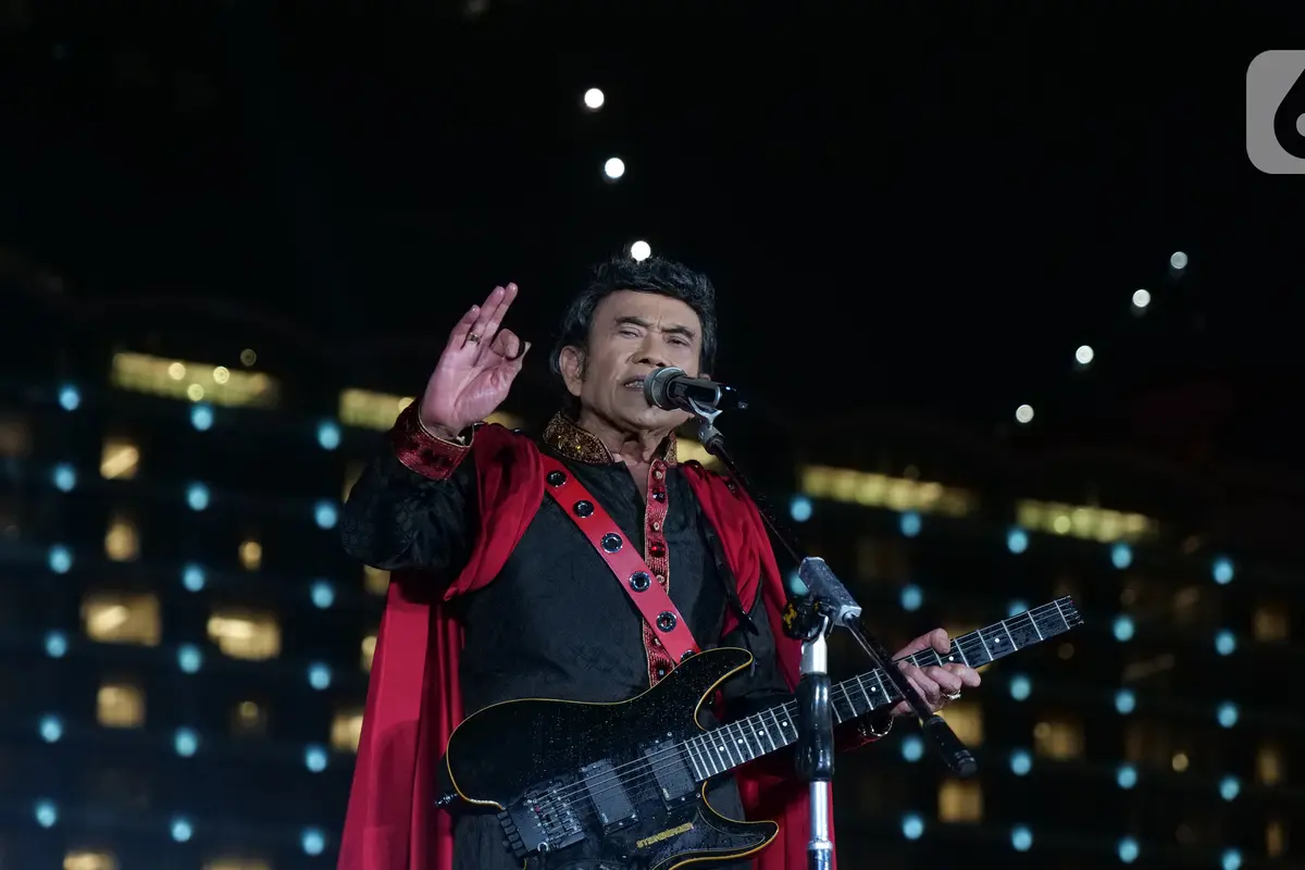 Rhoma Irama Hibur Warga di Konser Happy New Year Indonesia 2020