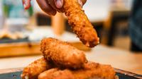 Resep Praktis Dada Ayam Goreng Tepung (foto: unsplash /Clint Bustrillos)