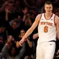 Forward New York Knicks, Kristaps Porzingis, tampil cemerlang pada NBA awal 2017-2018. (AFP/ELSA)