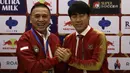 Pelatih baru Timnas Indonesia, Shin Tae-yong, bersama Muhammad Iriawan saat diperkenalkan kepada publik pada jumpa pers di Stadion Pakansari, Bogor, Sabtu (28/12). Dirinya dikontrak selama empat tahun oleh PSSI. (Bola.com/Vitalis Yogi Trisna)