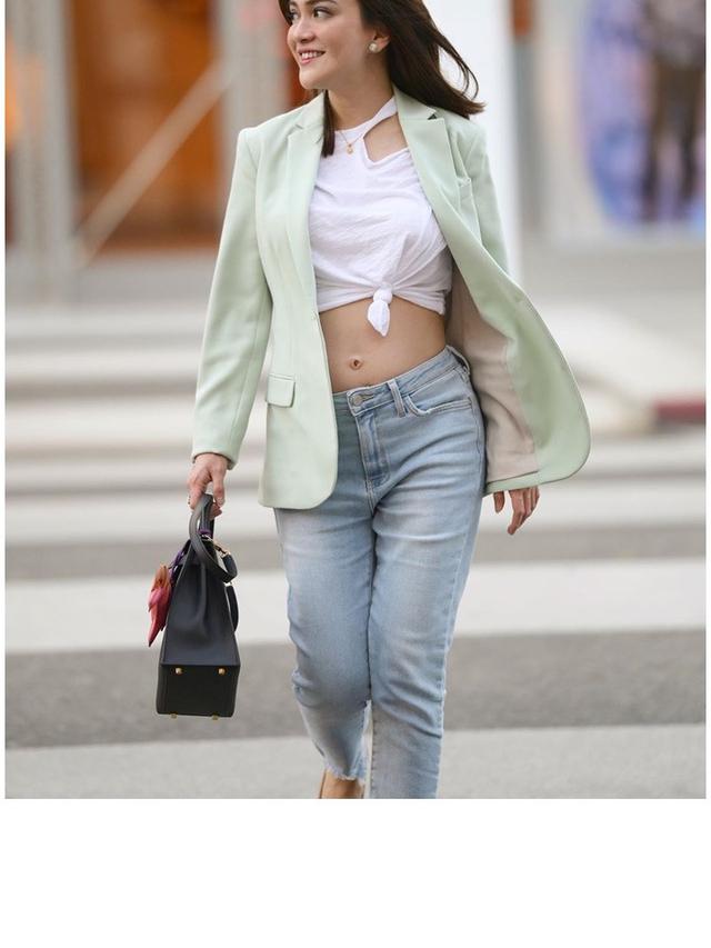 Shandy Aulia Pamer Baby Bump Saat Liburan di Amerika