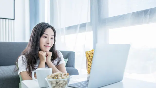 Lebih Dari Sekedar Hiburan, Inilah 4 Dampak Positif dari Hobi Menonton Film