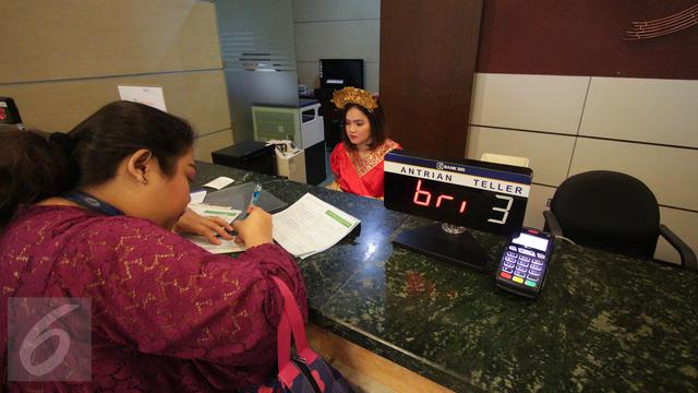 20170421-Pegawai Bank Berpakaian Adat Peringati Hari Kartini-Fanani