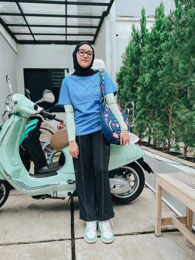 [Fimela] 6 Potret Cantik Memesona Kakak Sabda AHessa, Syanindita Trasysty