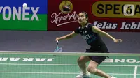 Pebulutangkis tunggal putri Indonesia Gregoria Mariska Tunjung saat mengembalikan kok ke Putri Kusuma Wardani pada babak 32 besar Indonesia Open 2024 di Istora Gelora Bung Karno, Senayan, Jakarta, Selasa (4/6/2024). (Liputan6.com/Herman Zakharia)