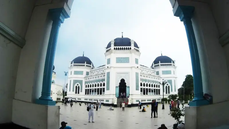 Kuliner dan Wisata di Kota Medan salah satunya di Masjid Raya Al Mashun