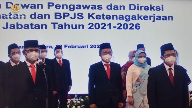 Pelantikan Dewan Pengawas dan Direksi BPJS Kesehatan 2021-2026 oleh Presiden Joko Widodo (Jokowi) di Istana Kepresidenan Jakarta pada Senin, 22 Februari 2021. (Sekretariat Kabinet RI)