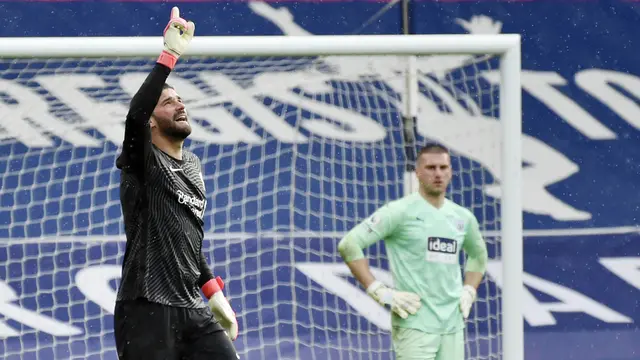 FOTO: Alisson Becker dan 5 Kiper Pencetak Gol di Pentas Liga Inggris