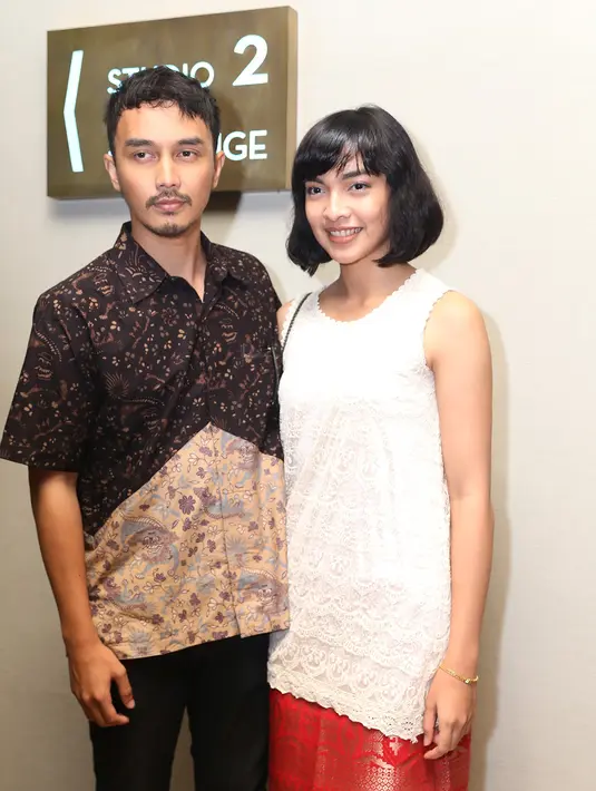 "Tentu bahagia campur aduk, alhamdulillah lancar. Temanya semi outdoor. Dengan bantuan teman WO sangat teratur, terasa begitu personal," kata Tika di kawasan Cilandak, Jakarta Selatan, Minggu (7/8) malam. (Andy Masela/Bintang.com)