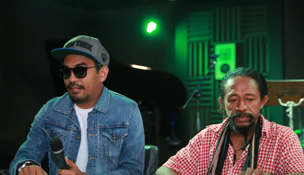 "Dari awal terinspirasi kata hidayah ini di ambil dari budaya Islam. Ini sangat menarik, saya percaya sekali Islam itu agama yang penuh kasih sayang," ucapnya. (Adrian Putra/Bintang.com)