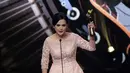 Di atas panggung kemenangan, Cut Meyriska menghaturkan rasa syukurnya atas penghargaan yang diperolehnya. Dan ia pun berjanji untuk terus berkarya, tak sampai di sini saja. (Deki Prayoga/Bintang.com)