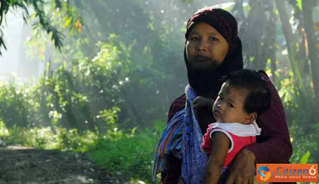 Citizen6, Karawang: Kasih sayang seorang ibu kepada buah hatinya. (Pengirim: Deni Iskandar)