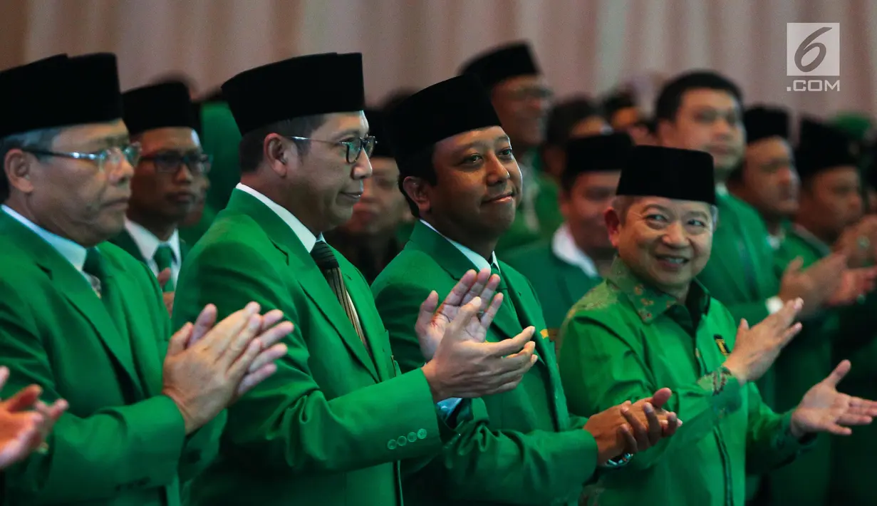 Menteri Agama Lukman Hakim ikut menghadiri Mukernas II & Bimtek Anggota DPRD PPP di Jakarta, Rabu (19/7). Mukernas II PPP membahas persiapan Pilpres 2019 dan sejumlah permasalahan bangsa. (Liputan6.com/Faizal Fanani)