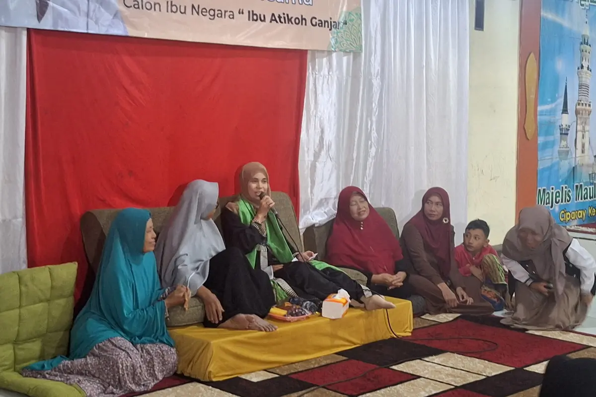 Atikoh Ganjar Dialog Bareng Santri di Serang Banten