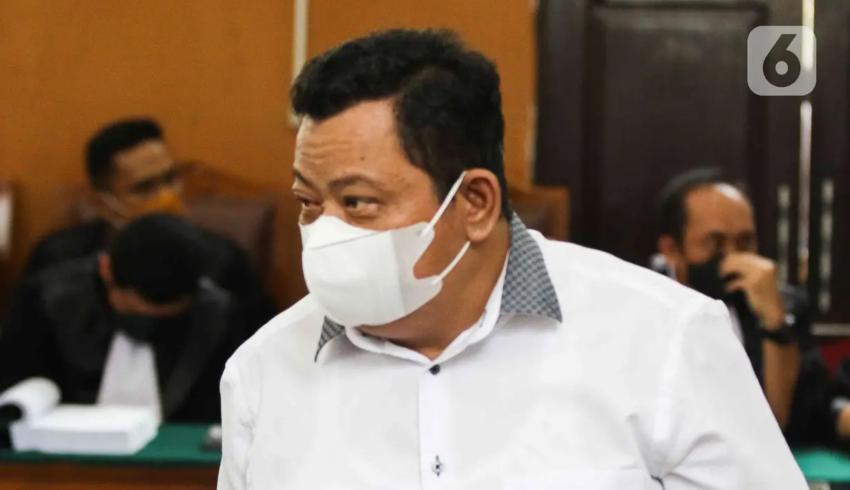 Terdakwa Kuat Ma'ruf saat menjalani  sidang tuntutan kasus pembunuhan berencana terhadap Brigadir Nofriansyah Yosua Hutabarat atau Brigair J di Pengadilan  Negeri Jakarta Selatan, Senin (16/1/2023). Jaksa Penuntut Umum (JPU) menutut terdakwa Kuat Ma'ruf dengan hukuman penjara selama delapan tahun. (Liputan6.com/Herman Zakharia)