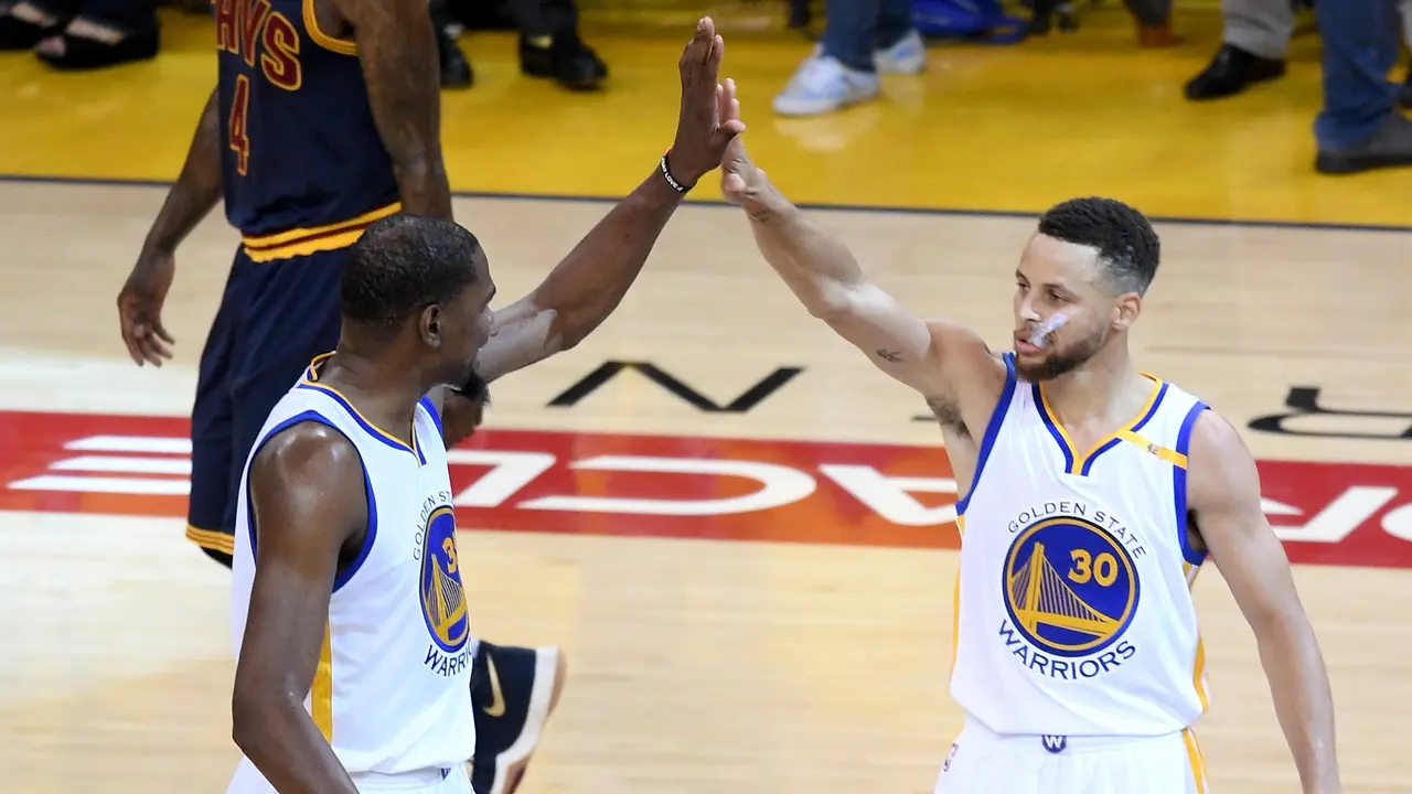 Durant dan Curry Tampil Memukau di Gim Pertama Final NBA