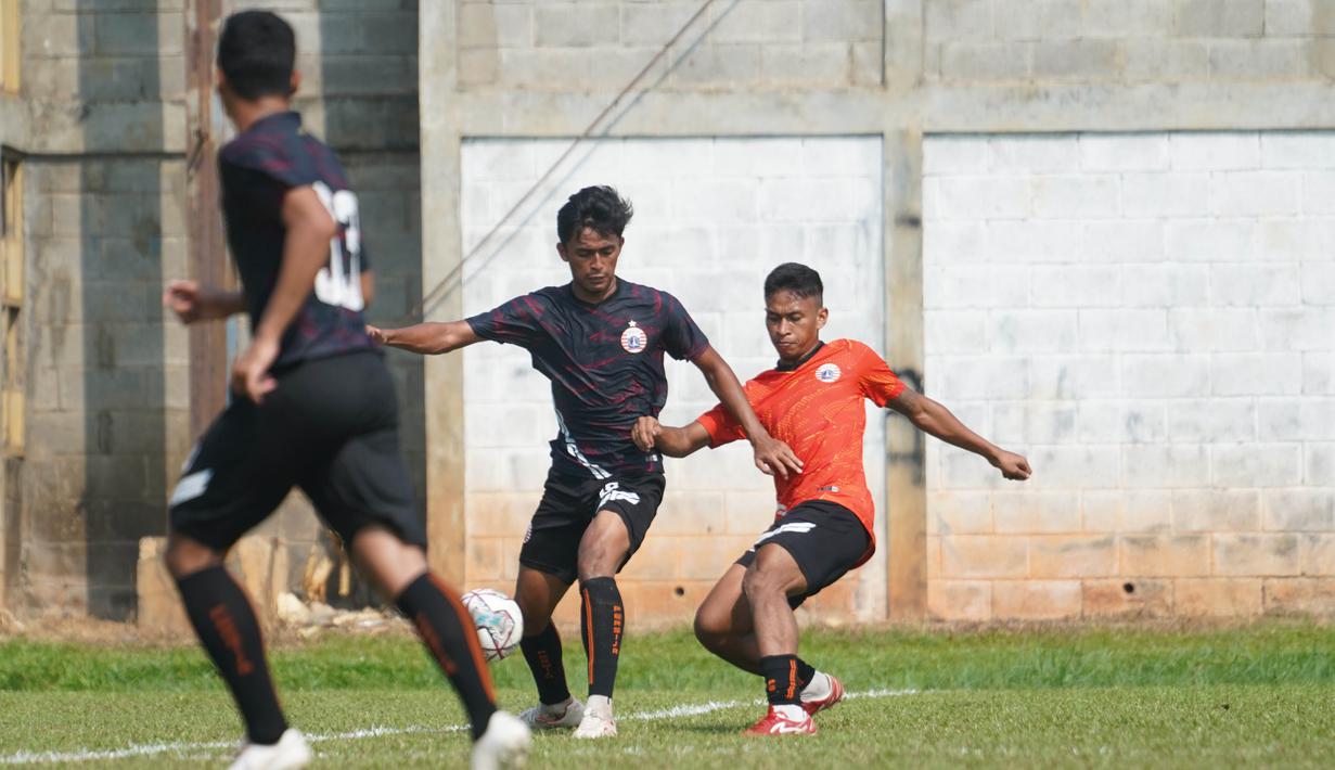 Persija sendiri belum lama kembali ke lapangan untuk menjalani latihan bersama, karena sebelumnya skuad dibubarkan karena kebijakan Pemberlakuan Pembatasan Kegiatan Masyarakat (PPKM), di Pulau Bali dan Jawa. (Foto: Dok. Persija)