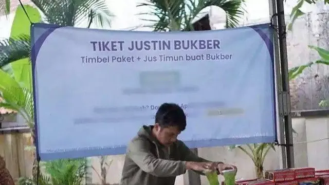 10 Potret Lucu Penjual Takjil, Punya Nama Menu Nyeleneh Hingga Banner yang Kocak