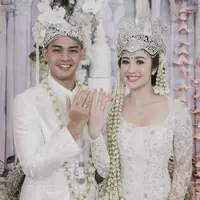 Lihat di sini tampilam Febby Tasyanty resmi menikah dalam balutan adat Sunda. [@febbyrastanty]