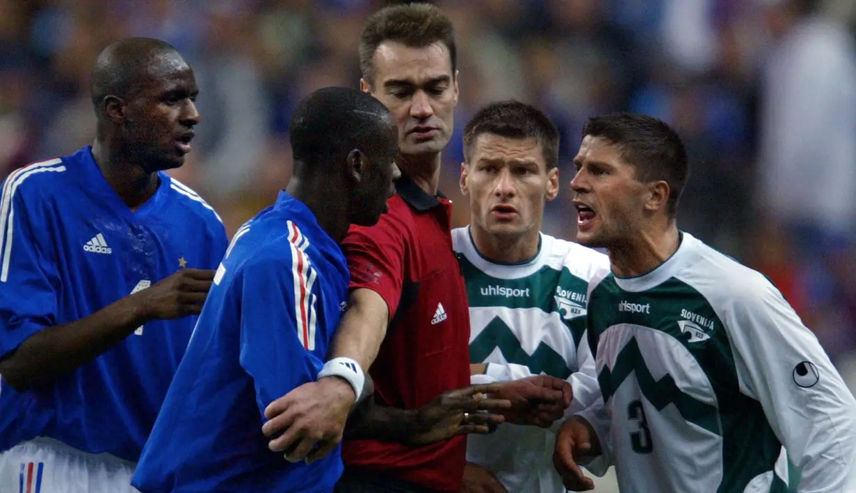 Kim Milton Nielsen sudah menjadi wasit pada umur 15 tahun. Selama kariernya, ia telah memimpin 154 pertandingan internasional dan 53 pertandingan UEFA Champions League. (Foto: AFP/Patrick Hertzog)