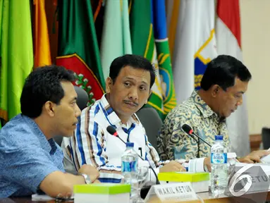 Gede Pasek Suardika (tengah) saat menggelar rapat antar Pimpinan DPD di Senayan, Jakarta, Selasa (25/11/2014). (Liputan6.com/Andrian M Tunay)