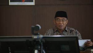 Menko PMK Muhadjir Effendy saat memberikan arahan saat sesi 'Roadshow Daring Percepatan Penurunan Stunting dan Penghapusan Kemiskinan Ekstrem di Wilayah Provinsi Jawa Barat' pada Kamis, 19 Januari 2023. (Dok Kementerian Koordinator Bidang Pembangunan Manusia dan Kebudayaan/Kemenko PMK RI)