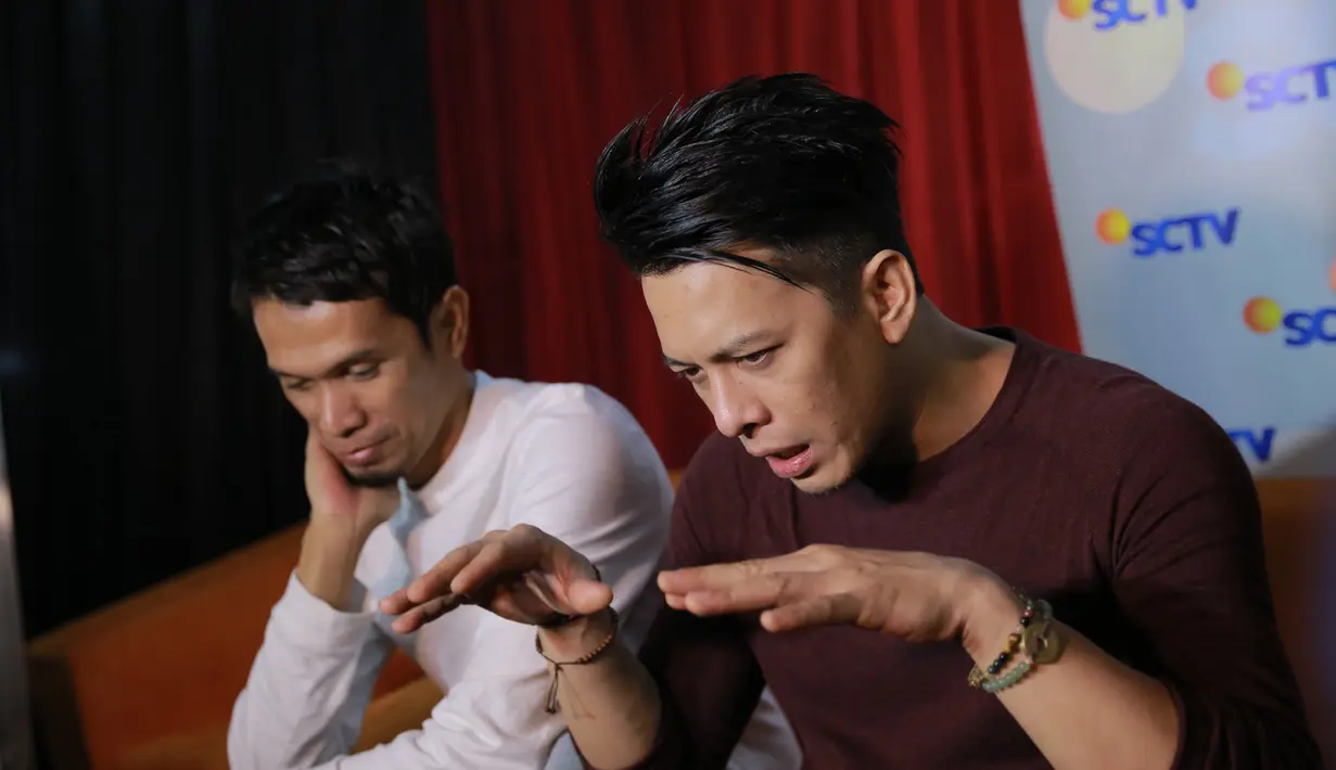 "Akhirnya, saya bilang daripada orang cuma tahu versi bajakannya, ya mending kita bikin saja yang versi rekamannya," jelas Ariel NOAH. (Adrian Putra/Bintang.com)