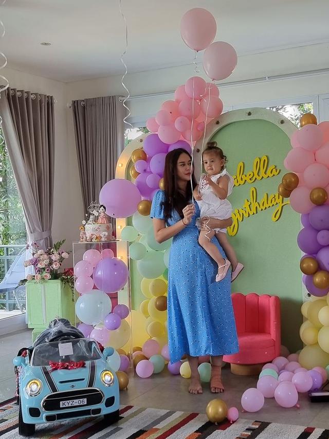 6 Momen Ulang Tahun Anak Aura Kasih, Dapat Hadiah Mobil