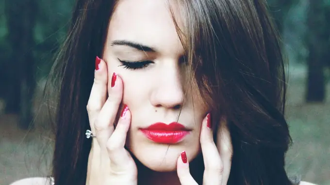 Editor Says: Saat Cantik Cuma Dinilai dari Foto Editan atau Tidak