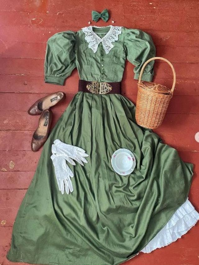 gadis Ukraina kenakan pakaian abad ke-19