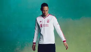 Liverpool Rilis Jersey Tandang Musim 2026/2027, Usung Nuansa Klasik Era 1980-an
