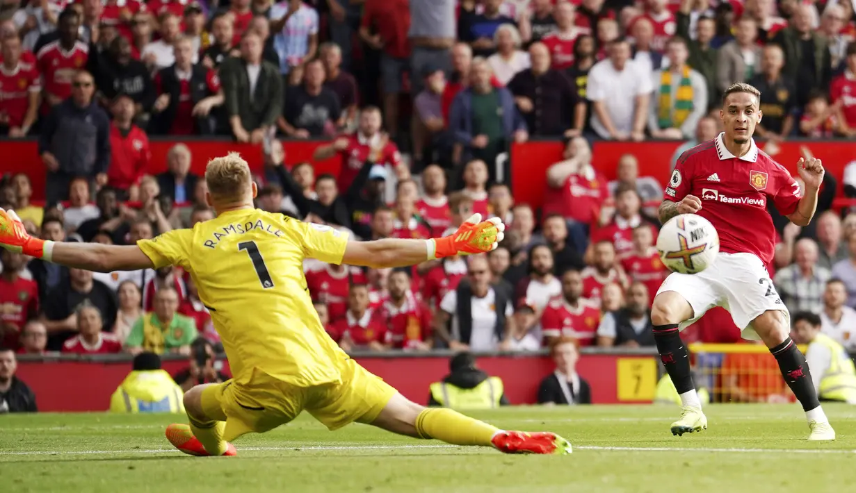 Manchester United sukses membungkam Arsenal pada laga pekan keenam Premier League 2022/2023 di Old Trafford, Minggu (4/9/2022). (AP/Dave Thompson)