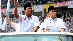 Prabowo tampak melambaikan tangan ke arah pendukungnya (Liputan6.com/Faizal Fanani)
