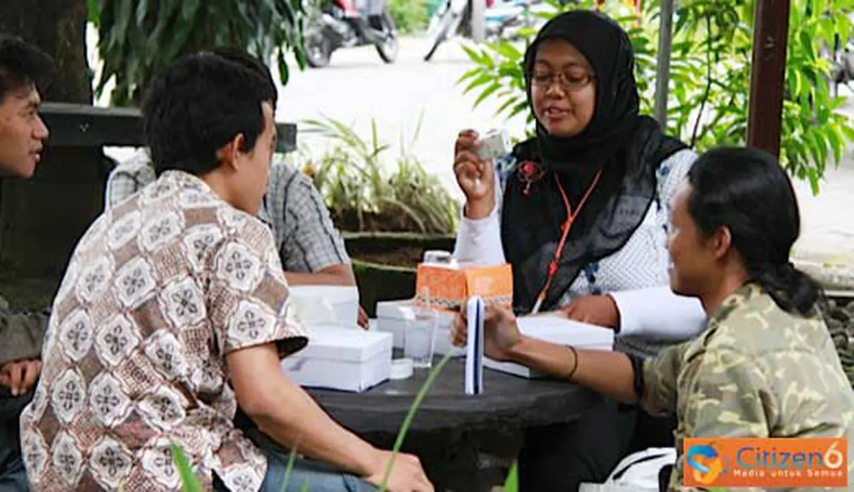 Citizen6, Yogyakarta: Peserta berdiskusi untuk topik citizen jurnalism sambil makan siang. (Pengirim: Ady Permadi)
