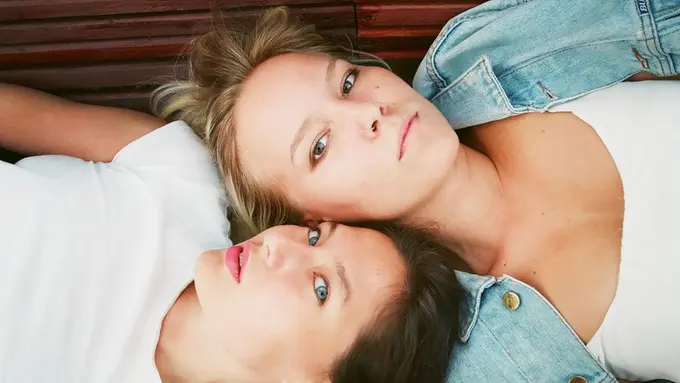 Ilustrasi Relationship Friends