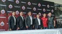 Jajaran manajemen dan tim pelatih Persija musim 2020. (Bola.com/Muhammad Adiyaksa)
