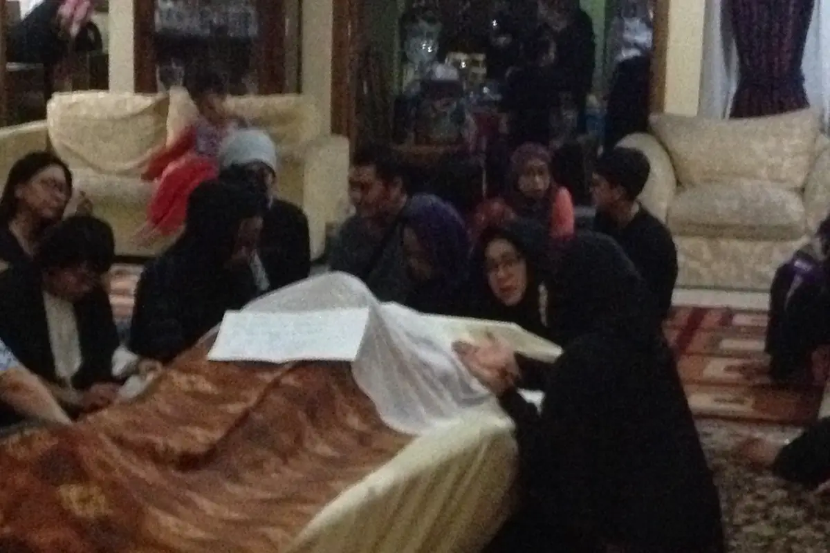 [Bintang] Ayah Rina Gunawan Meninggal Dunia