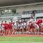 Para pemain Timnas Indonesia berfoto dengan suporter yang hadir langsung di Stadion Madya GBK setelah sesi internal game, Sabtu (30/5/2026). (Bola.com/Hery Kurniawan)