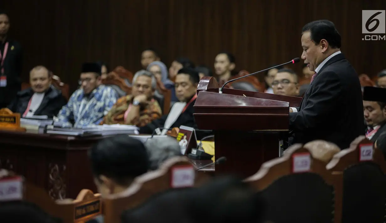 Ketua Bawaslu RI Abhan memberikan keterangan saat sidang lanjutan perselisihan hasil pemilihan umum (PHPU) untuk Pemilihan Presiden 2019 di Gedung MK, Jakarta, Selasa (18/6/2019). Bawaslu menyebut jawaban yang disampaikan bersifat objektif dan sesuai fakta. (Liputan6.com/Faizal Fanani)