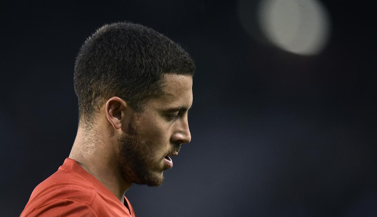 Gelandang Belgia, Eden Hazard, tampak kecewa saat ditahan imbang Portugal pada laga persahabatan di Stadion King Baudouin, Brussels, Sabtu (2/6/2018). Kedua negara bermain imbang 0-0. (AFP/John Thys)