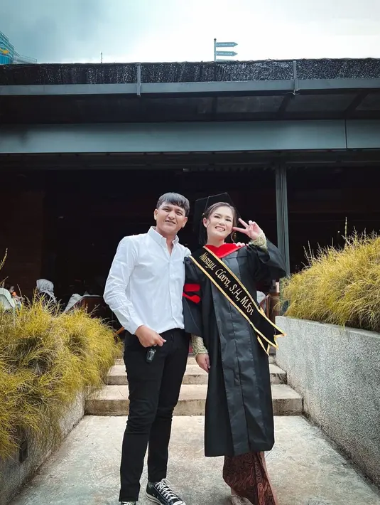 "Saya bilang ke istri kalau capek kasih tahu biar dia nggak capek sendiri. Kalau ngantuk mending istirahat, biar saya yang menggantikan," kata pemeran Ahmad Daniel dalam film Sang Pencerah. [Instagram/qausarhy]