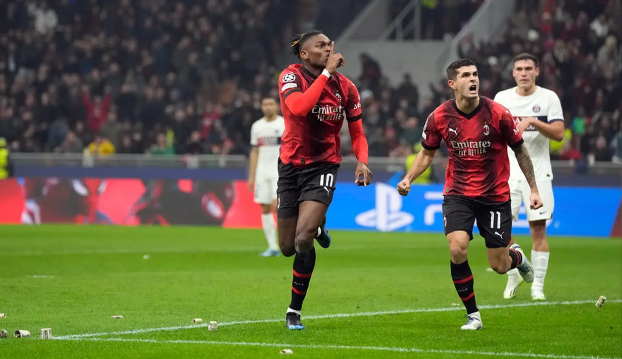 AC Milan berhasil mencatat kemenangan penting saat menjamu PSG pada matchday keempat Grup F Liga Champions. Rossoneri menang tipis 2-1 atas wakil klub Prancis tersebut. (AP Photo/Antonio Calanni)