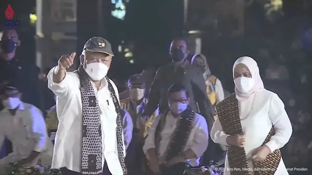 6 Momen Iriana Jokowi Lambaikan Tangan Ajak Andmesh Kamaleng Foto Bareng, Tuai Pujian
