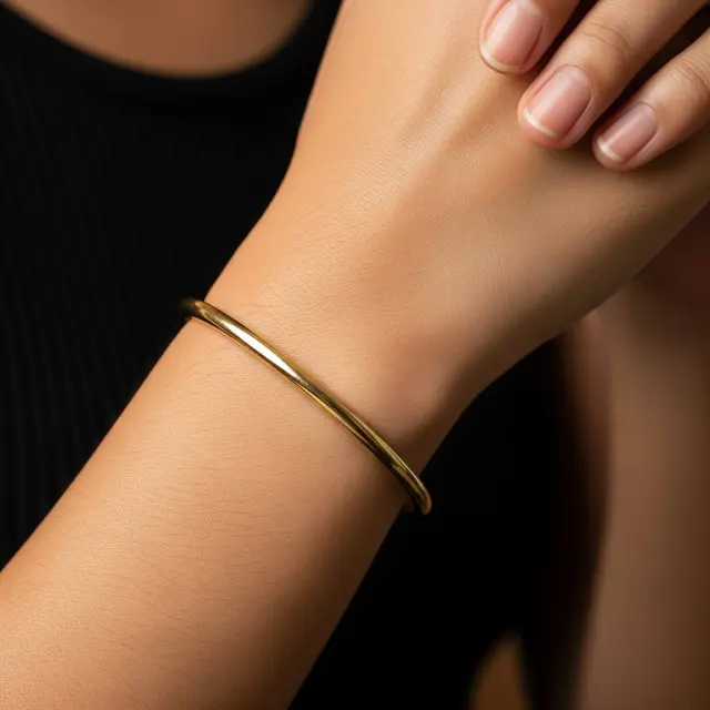 Gelang Emas Klasik yang Kembali Jadi Tren 2025